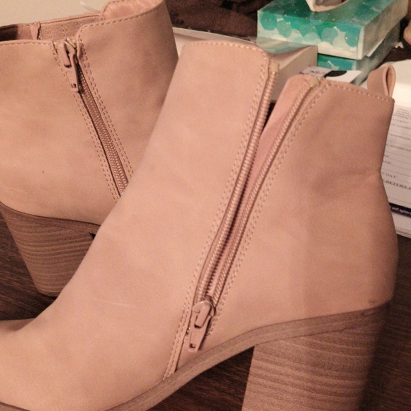 Universal Thread Boots - Picture 7 of 7